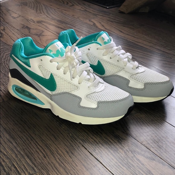 Nike Shoes - Nike Air Max Sneaker Shoe